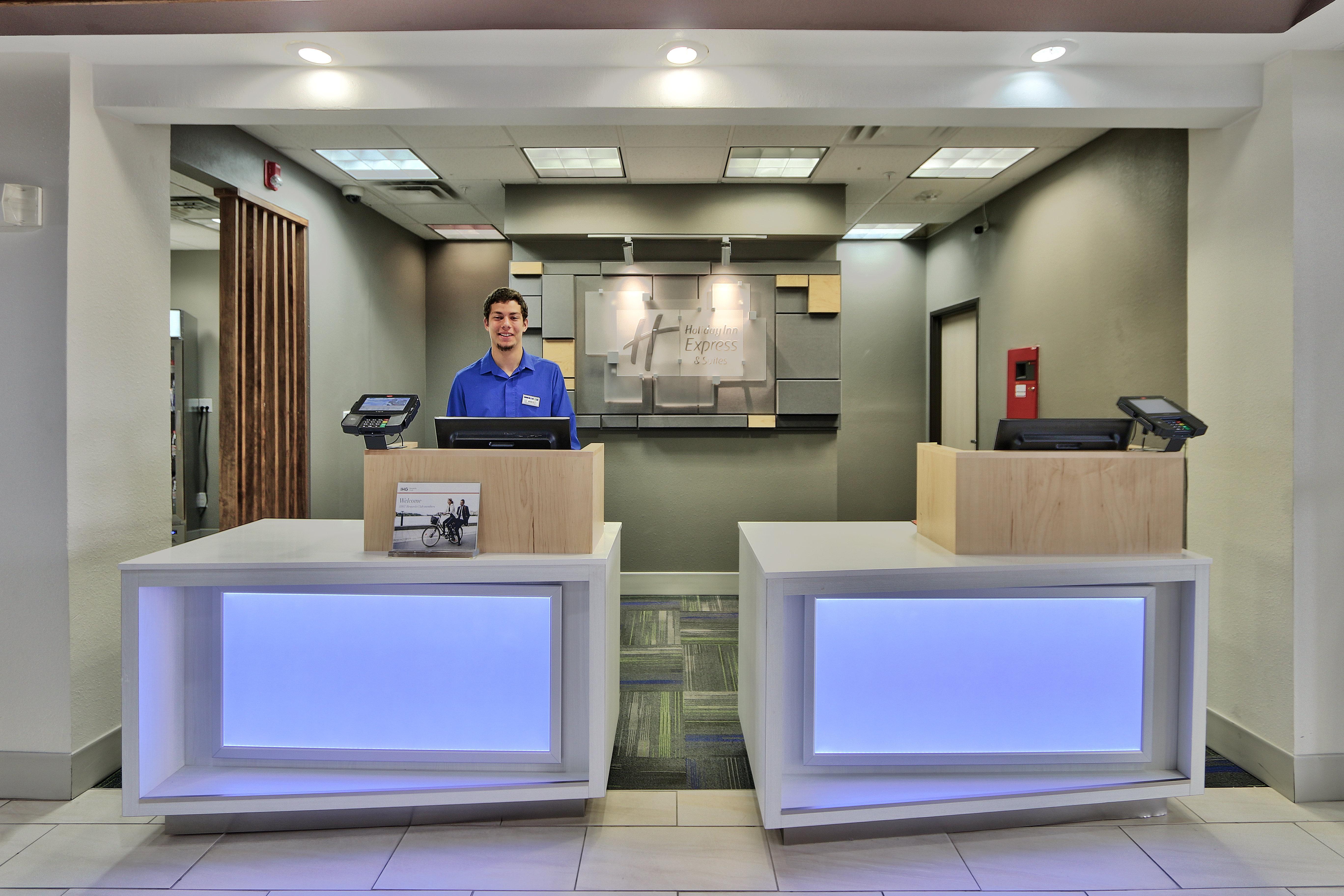 Holiday Inn Express & Suites Portales By Ihg Esterno foto