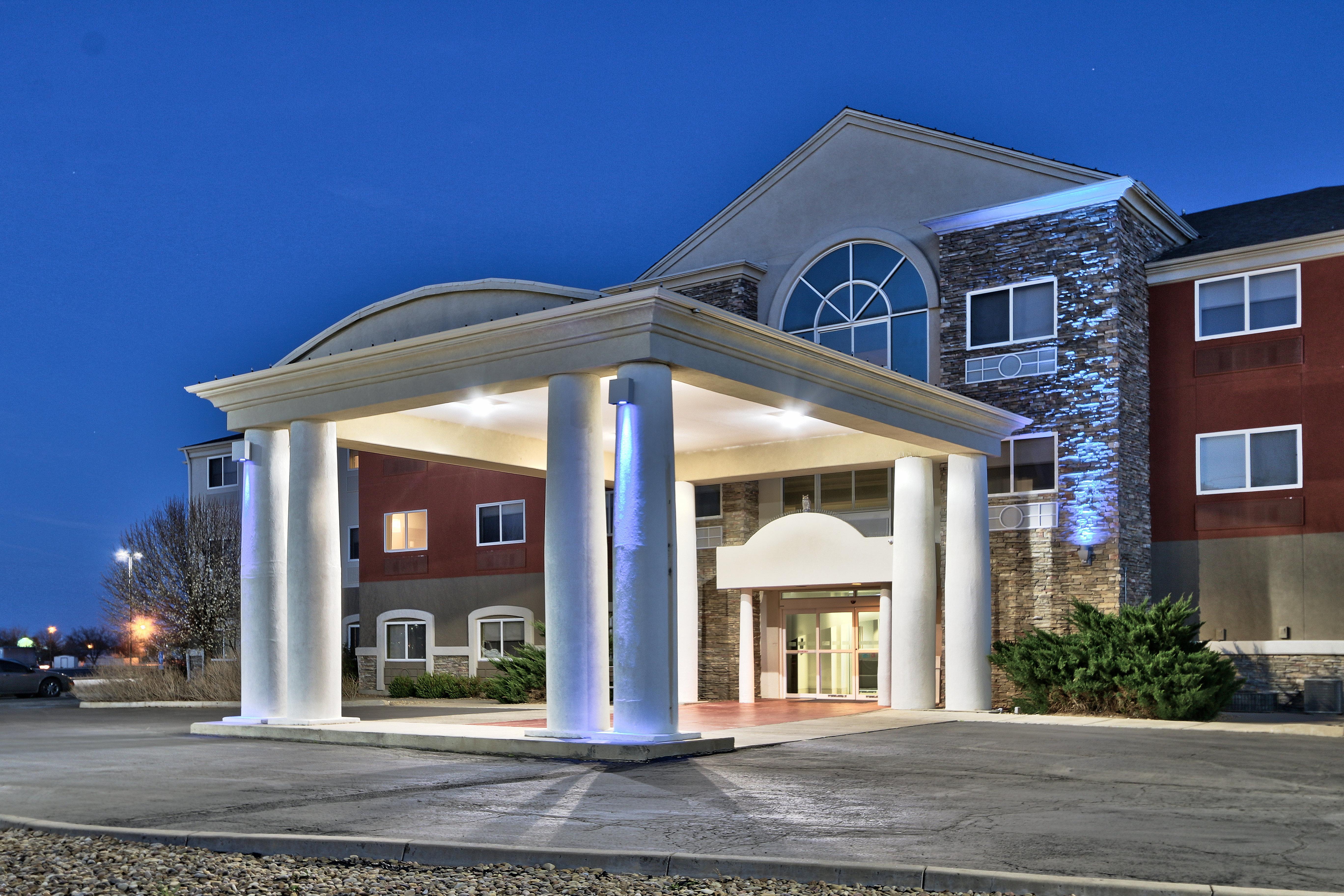 Holiday Inn Express & Suites Portales By Ihg Esterno foto