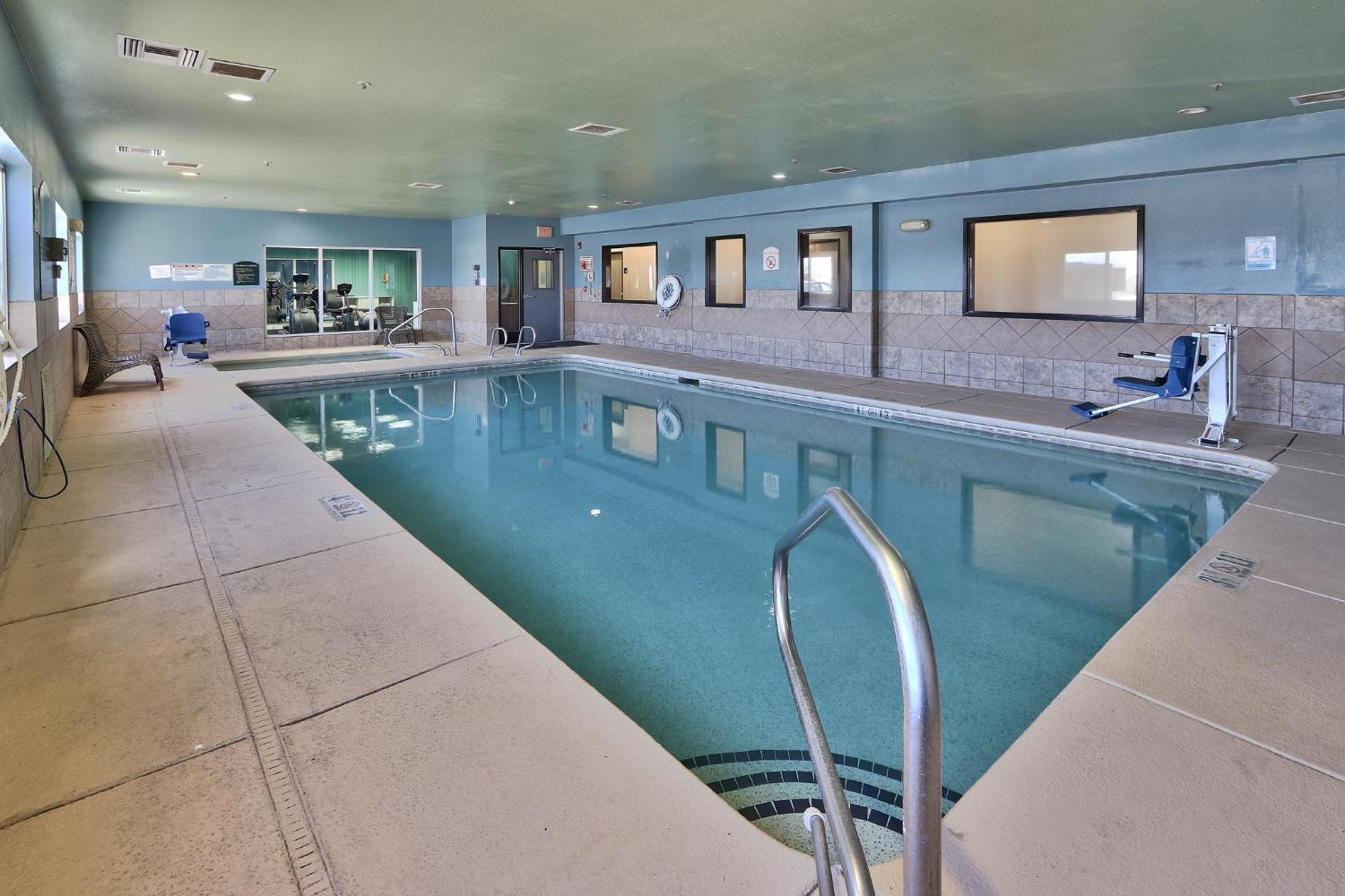 Holiday Inn Express & Suites Portales By Ihg Esterno foto
