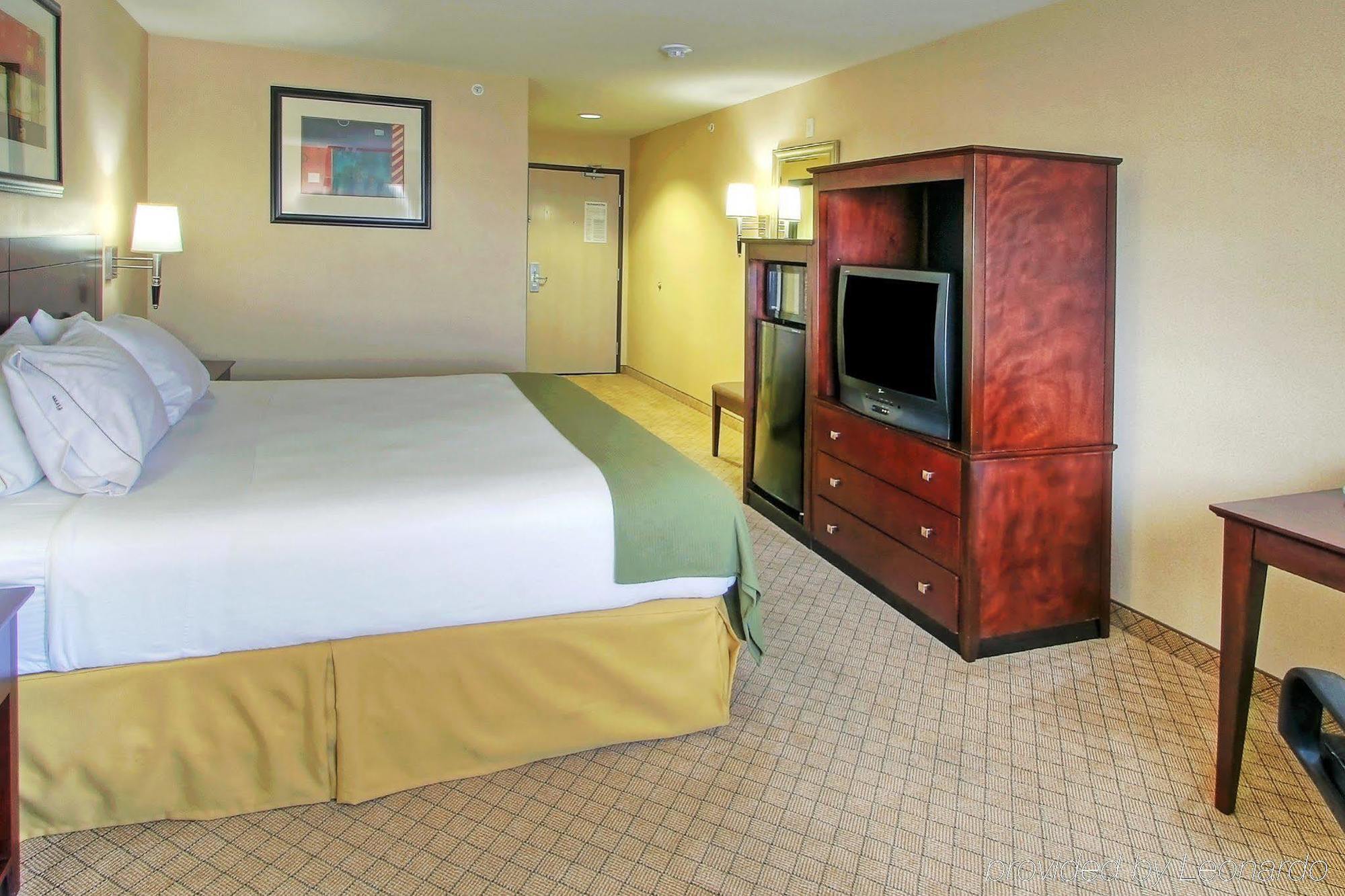 Holiday Inn Express & Suites Portales By Ihg Camera foto